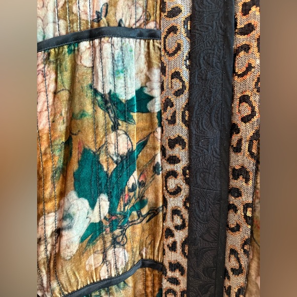 Johnny Was VINTAGE LOTUS VELVET COAT
Limited Edition-RARE - Picture 7 of 13